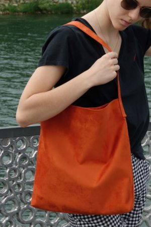 sac hobobag orange suedine aloee porté