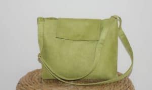 sac avec bandoulière et rabat vert anis